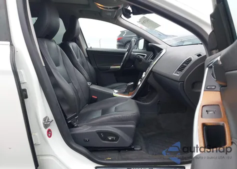 2017 Volvo Xc60 T6 Inscription z USA, uszkodzony, nr VIN YV449MRU7H2009666